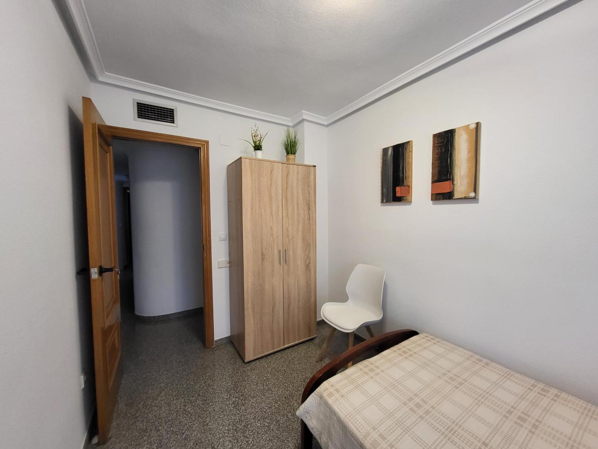 Апартаменты Amistosa, Habitacion Con Balcon, Alicante, Playa, Centro, Rambla, Mercado Номер фото